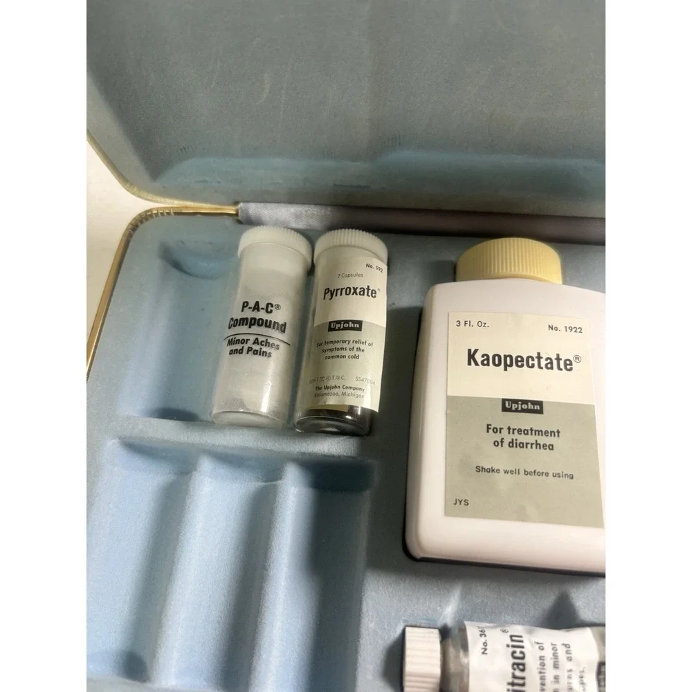 COLLECTIBLE‎ Upjohn Traveling Salesmans Pharmacy Sample Case Incomplete